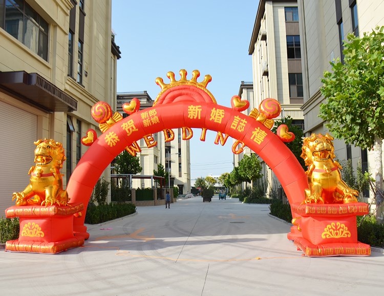 海南藏族金碧辉煌拱门